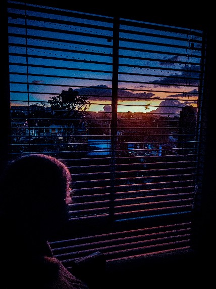 Atardecer a través de persianas