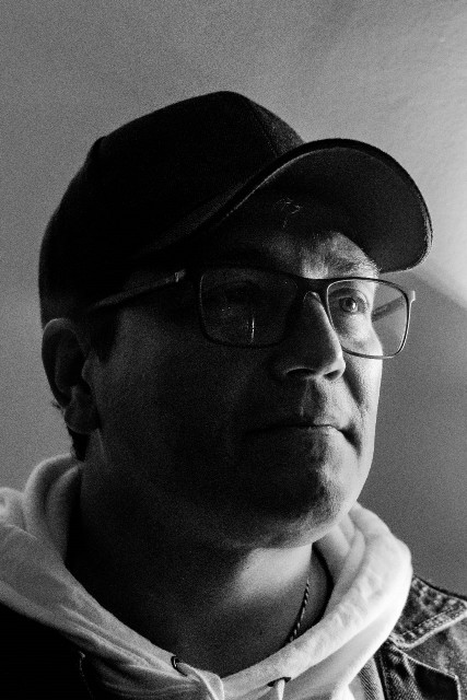 Retrato en blanco y negro de Camilo Giraldo